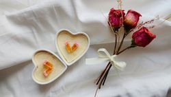 Herzschüsseln und Trockenblumen