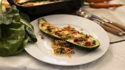 Gefüllte Zucchini mit Gorgonzola und Hafer