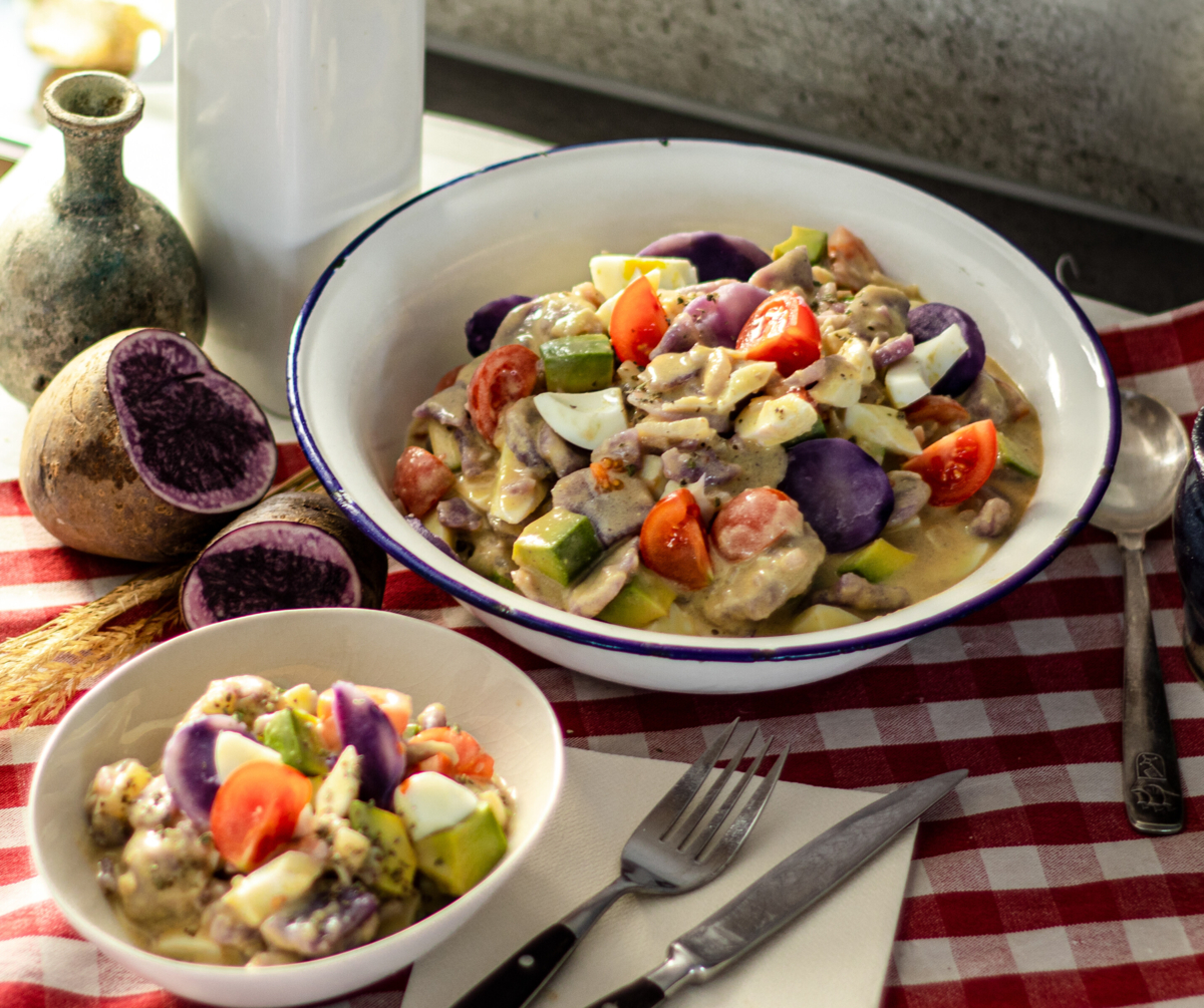 Moderne Küche: Blauer Kartoffelsalat mit Avocado und Ei - Baumannshof