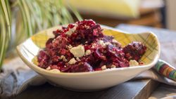 Warmer Rote Bete Feta Sonnenblumenkerne Salat