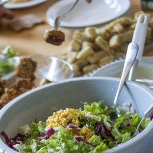 Salat mit Tofu u. Sellerie Nuggets