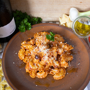 Creste di Gallo mit Sugo Pugliese