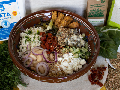 Bowl mit Brokkoli und Feta