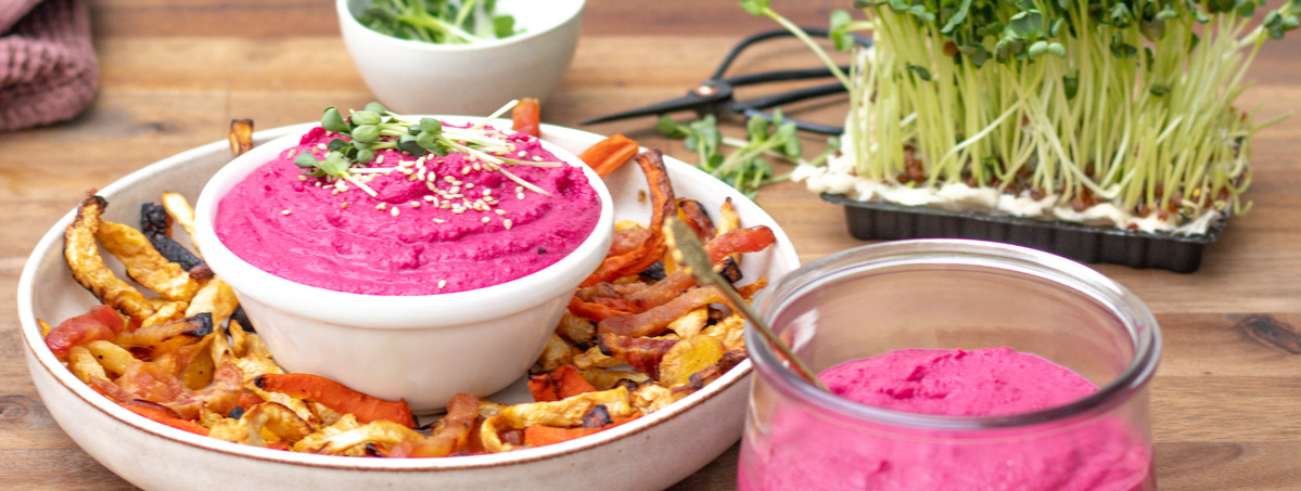 Rote-Bete-Hummus mit Wurzelgemüse-Pommes