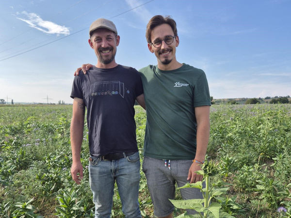 David Baumann u. Johannes Gräf auf dem Acker