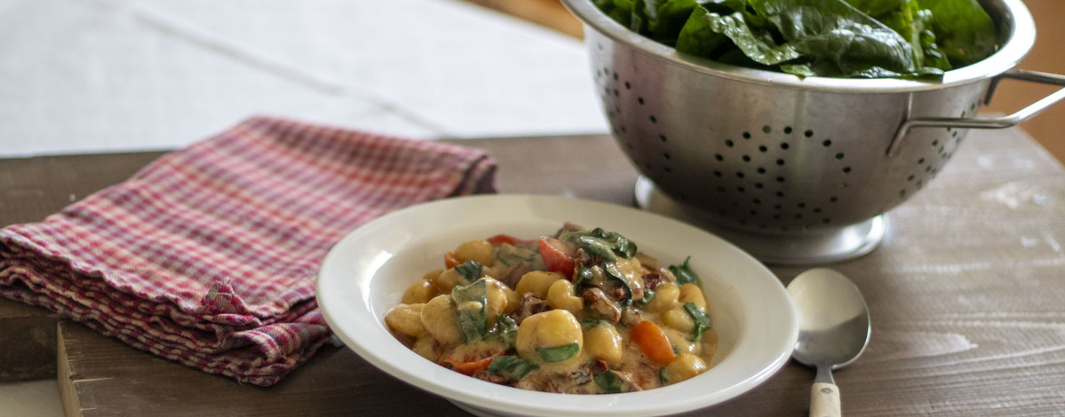 Gnocchi mit Tomaten und Spinat