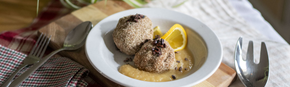 Gewälzte Nuss-Quark-Knödel mit Hanf und Haselnuss