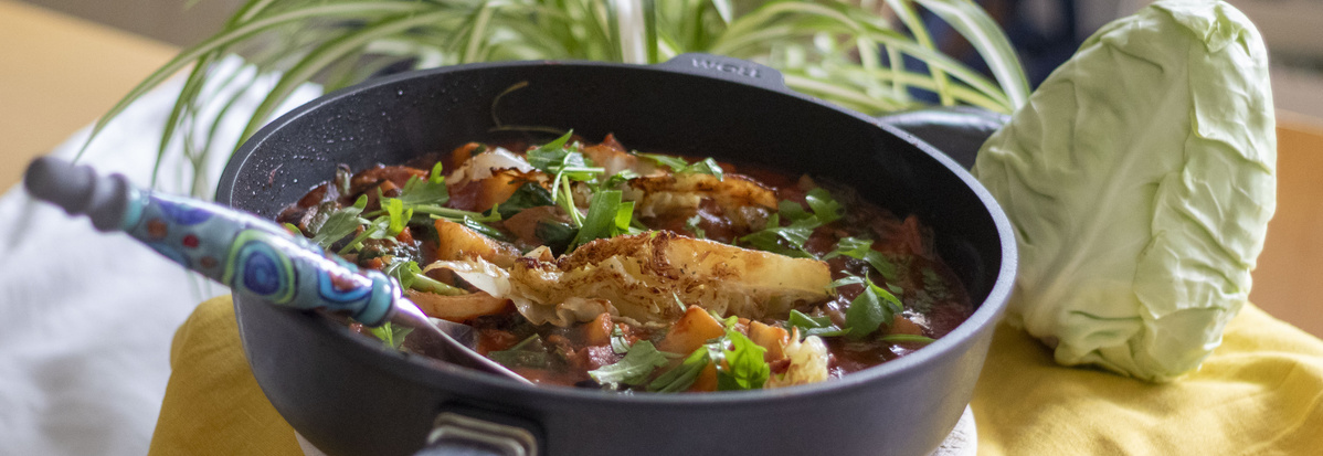 Frühlingseintopf mit Spitzkohl und Aubergine
