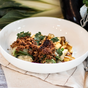 Gefüllte Mangold Röllchen mit Aubergine und Petersilienwurzel