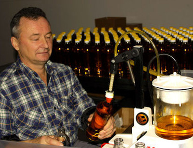 Öl abfüllen am Weinmannshof