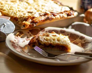 Mediterran gedeckte Pizza