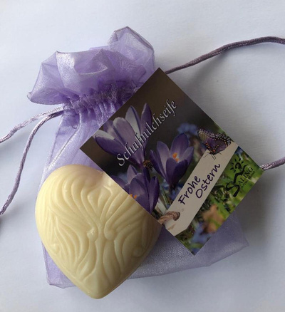 Produktfoto zu Schafmilchseife Herz Ostern