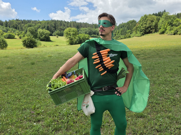 David als Heimatheld verkleidet