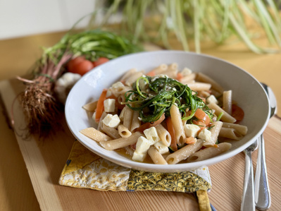 Mönchsbart mit Feta und Penne