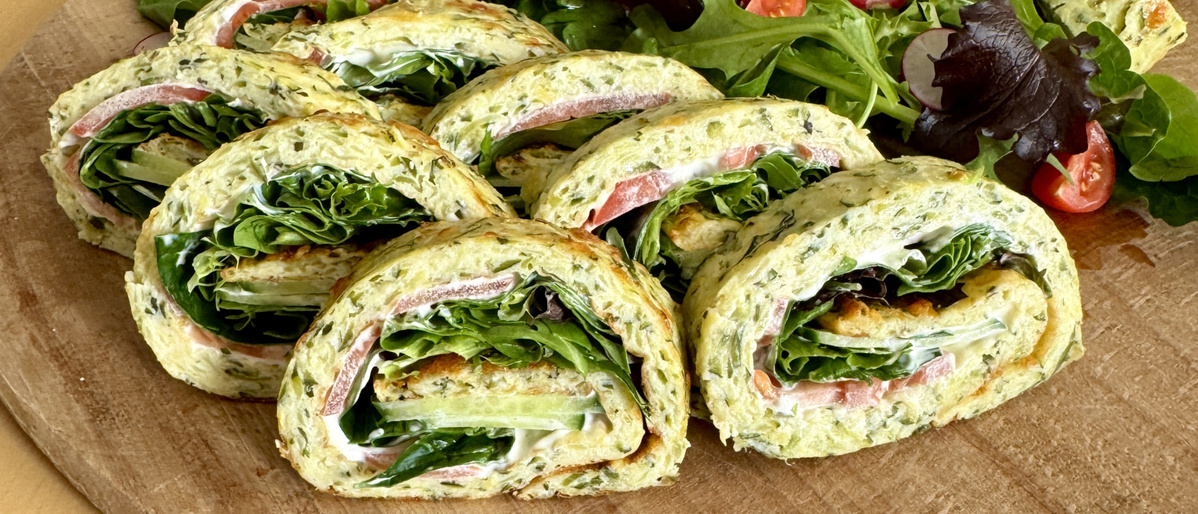 Gebackene Zucchinirolle mit Gartenfrische