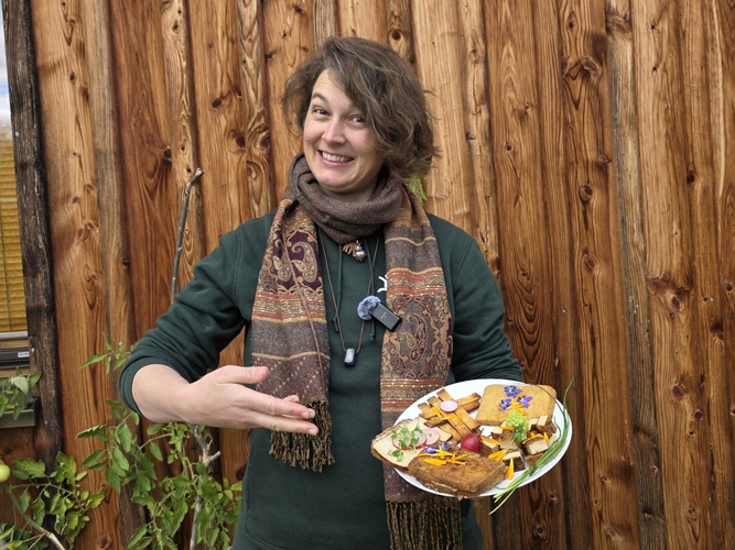 Sarah mit Soma Tofu