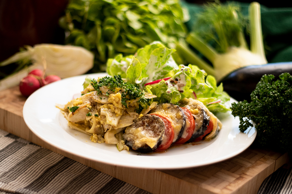 Fenchelrührei, Tomate Auberginen Gratin, Salat