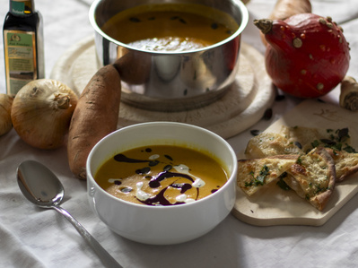 Wintersuppe mit Kürbis und Flammkuchen