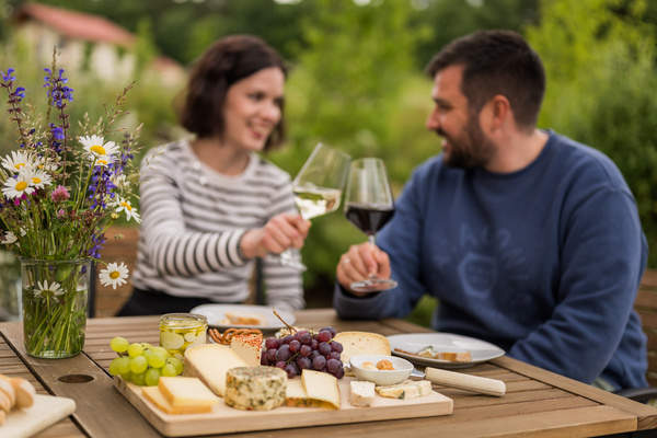 Käseplatte und Wein