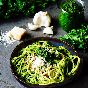 Nudeln mit Grünkohl-Pesto
