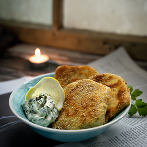 Sellerieschnitzel mit Kräuterdip