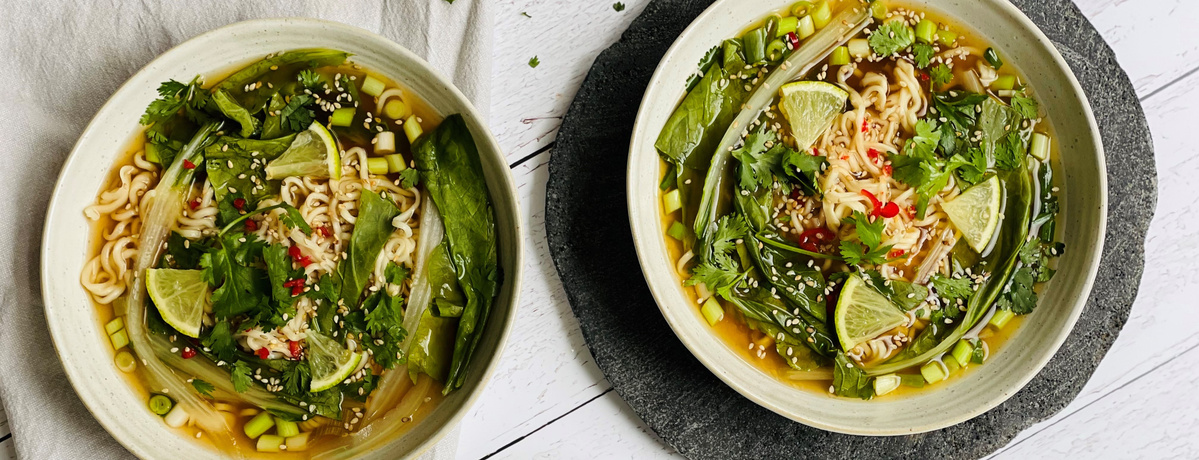 Nudelusppe mit Pak Choi