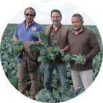 Wolfgang Baumann mit Bio-Landwirten und Brokkoli