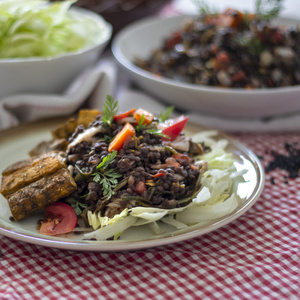 Beluga-Gemüse-Linsen mit Tempeh