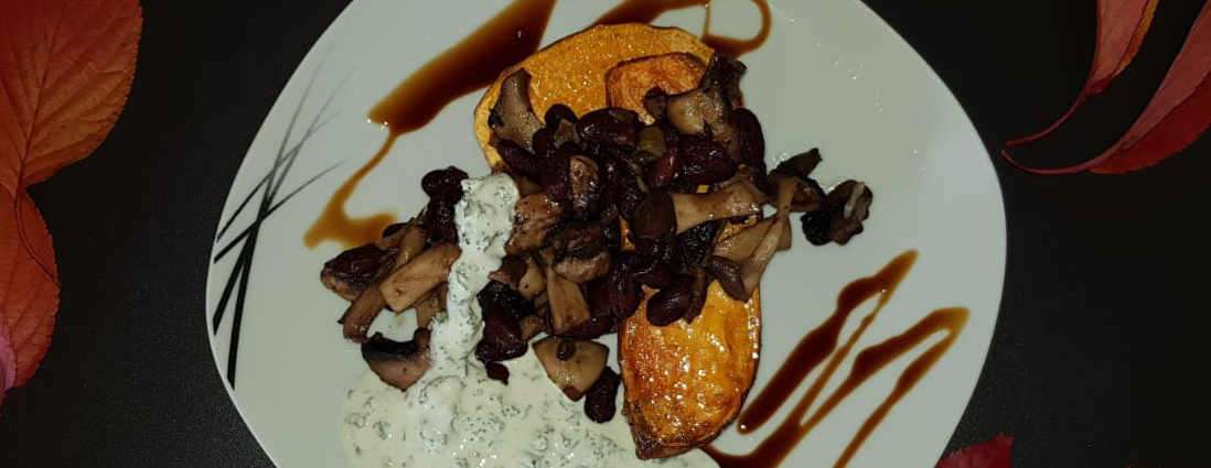 Gebackene Süßkartoffeln mit Pilzen