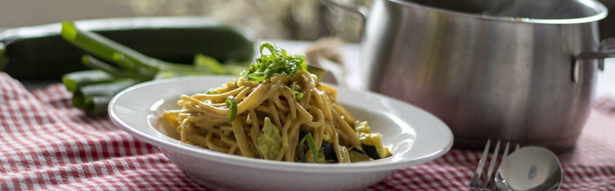 Zucchini Curry Rahm Nudeln mit Lauch