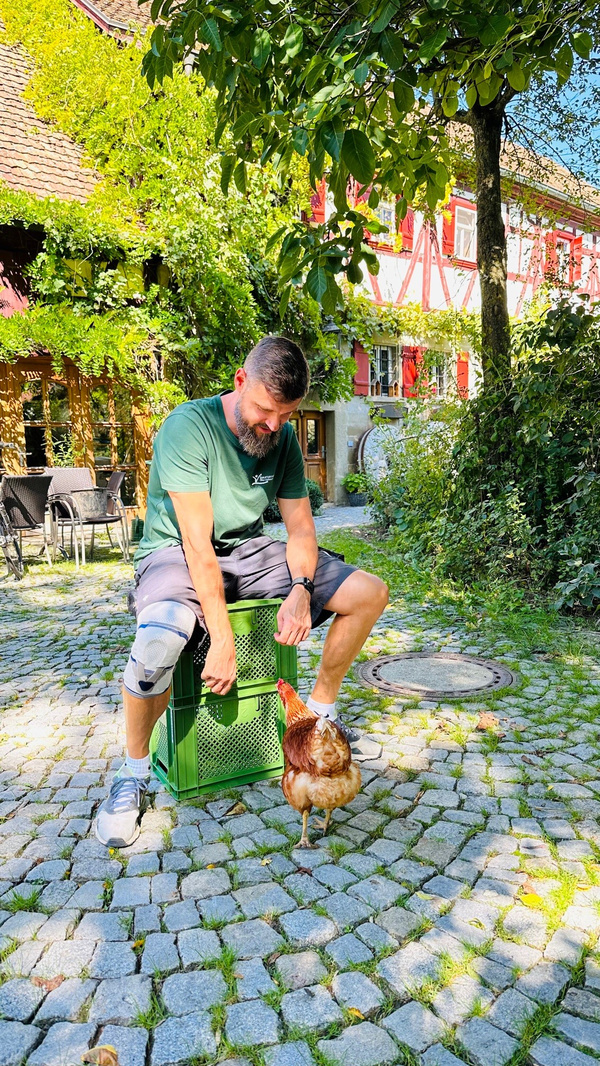 Holger mit Huhn