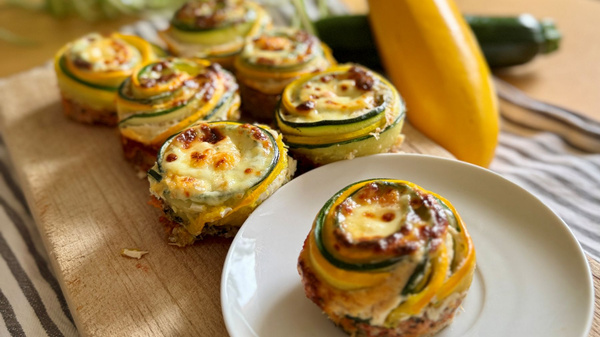 Bunte Zucchiniblumencupcakes