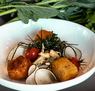 Feta Nuggets mit Rahmkohlrabi, Lauch und schwarzer Rettich