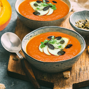 Fruchtige Kürbis-Tomatensuppe