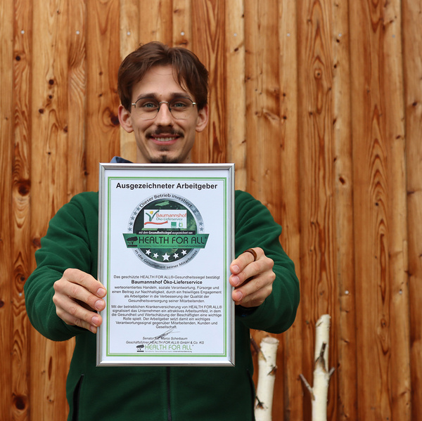 David mit Urkunde betriebliche Krankenversicherung 