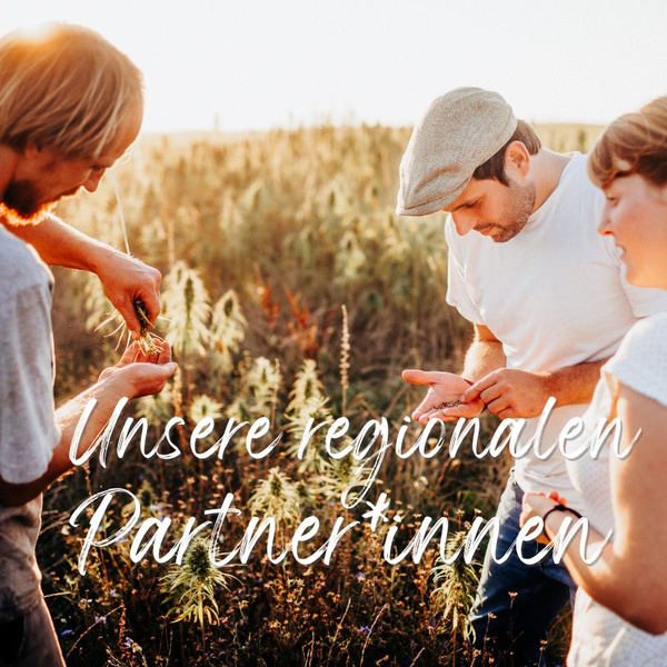 Regionale Partner*innen der Ökokiste Baumannshof auf dem Acker