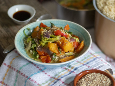 Kokos-Zitronengras-Curry mit Reis