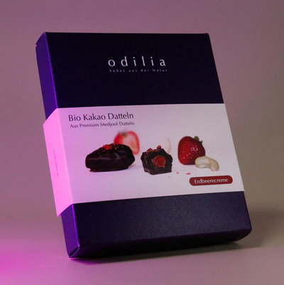 Produktfoto zu Kakao Datteln mit Erdbeercreme 8er Masterbox 155g