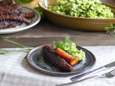 Grüner Göttersalat mit Erdwürstchen