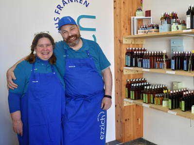 Daniela und Roberte von der ezzich Essigmanufaktur