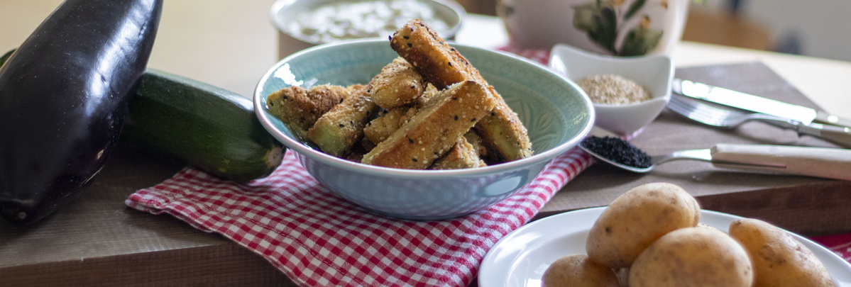 Aubergine und Zucchini Knuspersticks