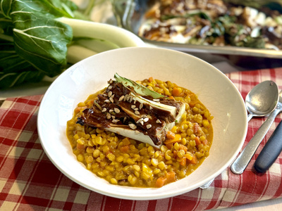 Miso Sesam Pak Choi auf Kokos Chana Dal