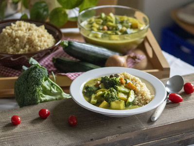 Regio-Curry mit Brokkoli und Zucchini
