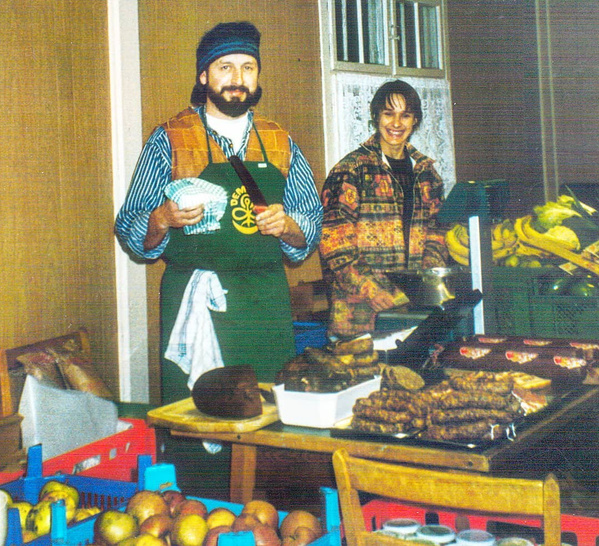 Wolfgang und Jutta mit Fleisch und Obst