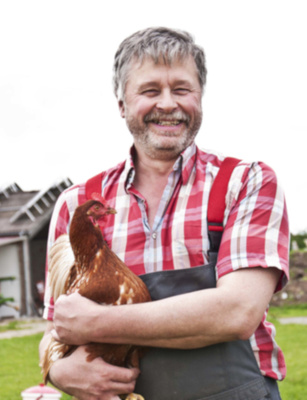 Hans Reuter mit Huhn