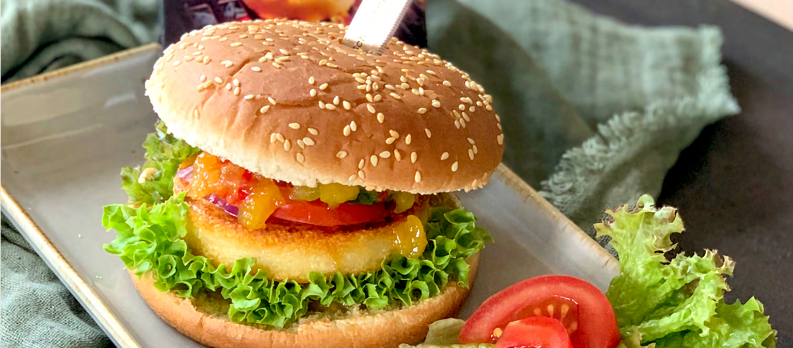 Burger mit Schweizer Brat- und Grillkäse mit Mango-Chutney