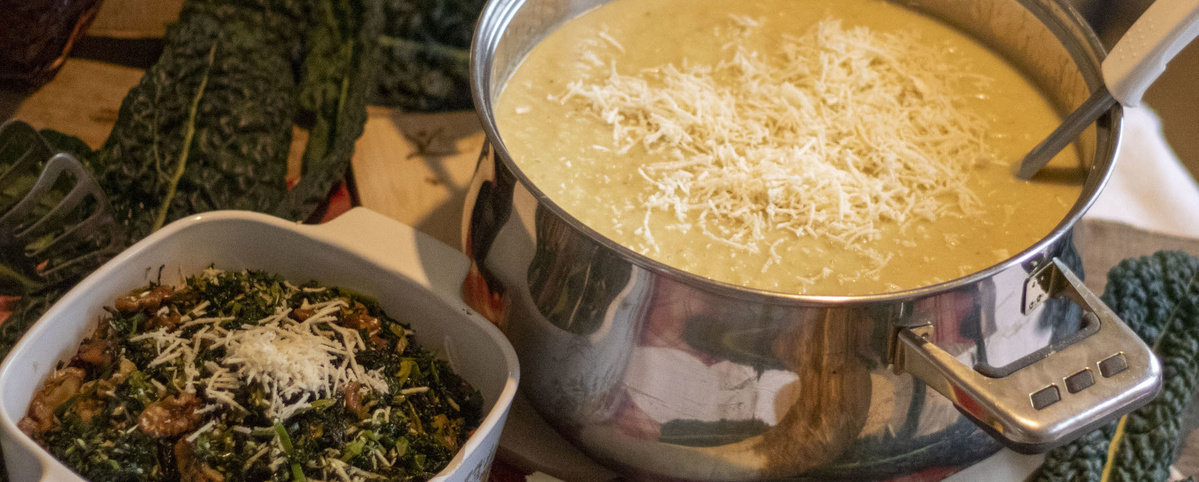Meerrettichsuppe mit Walnuss-Schwarzkohl-Topping