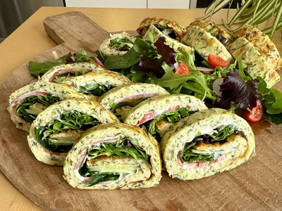 Gebackene Zucchinirolle mit Gartenfrische