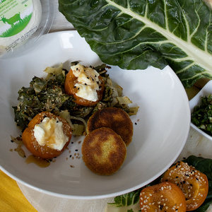 Ofenmangold mit gebackenen Aprikosen & Falafel