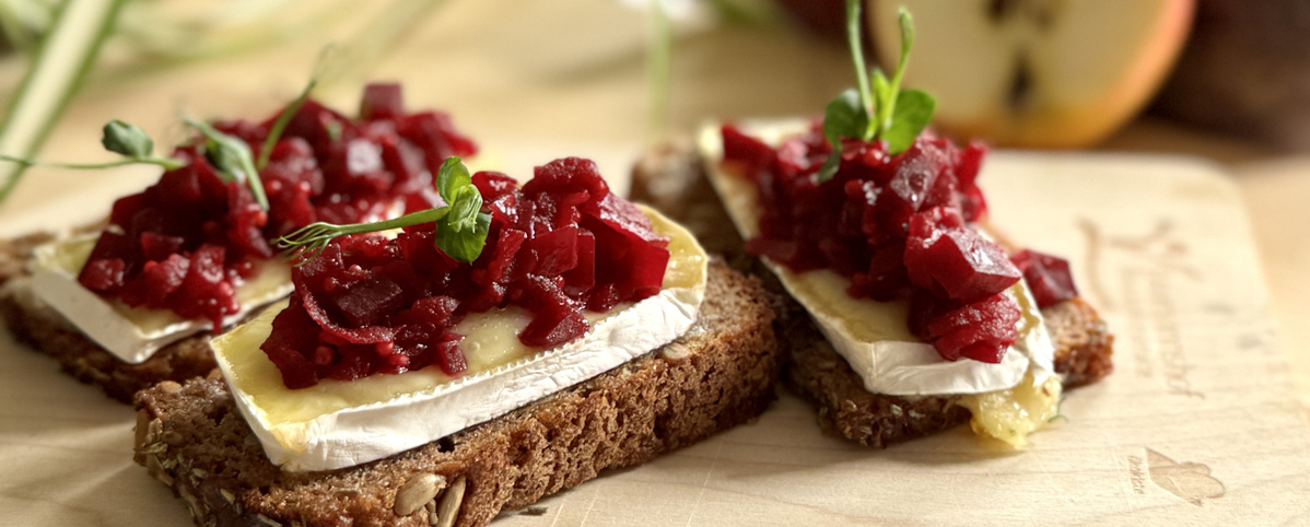 Rote Bete Haskap Tartar mit Apfel und Zwiebel